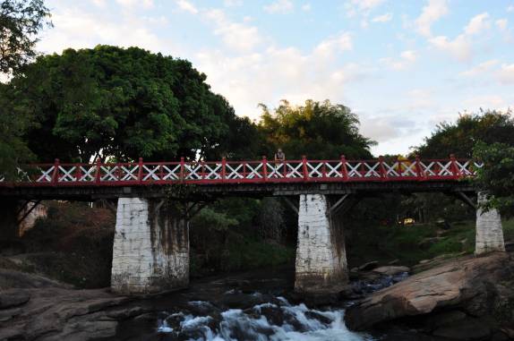 A histórica Ponte do Carmo, em Pirenópolis - GO